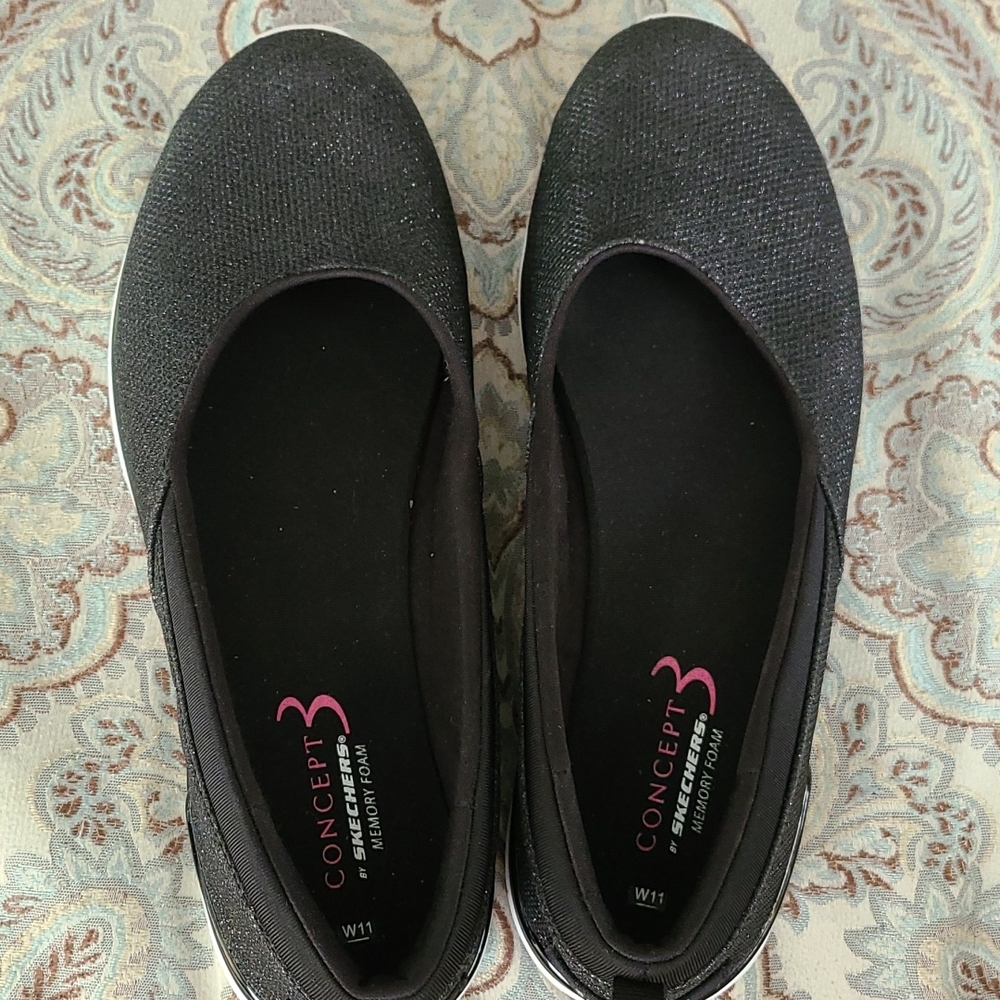 Sketchers slip on Concept 3 size 11W